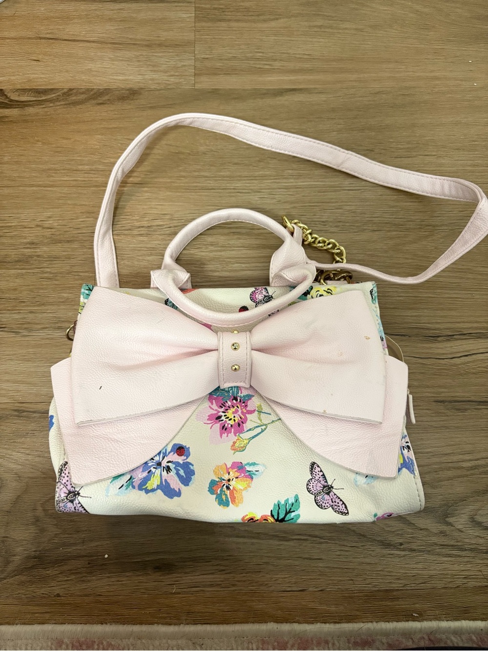 Betsey Johnson Pink Bow Floral crossbody purse!